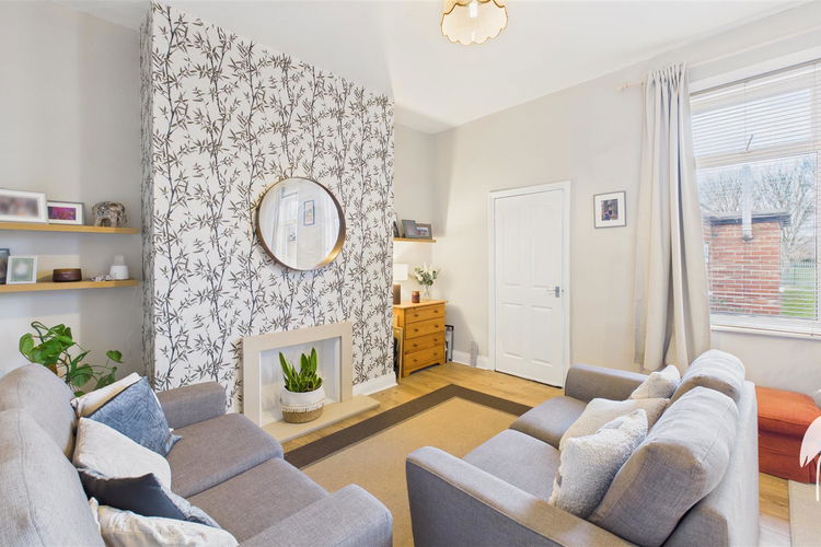 Lounge/Dining Room - Picture 2 of 14