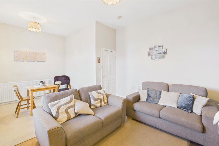 Lounge/Dining Room - Picture 4 of 14