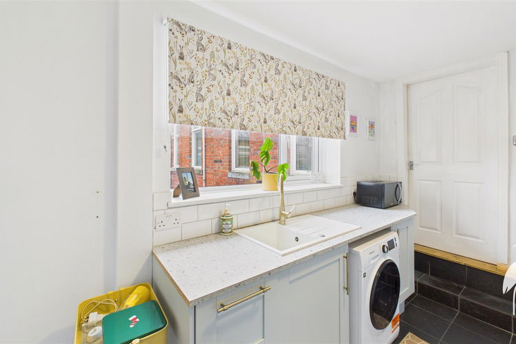 Kitchen - Picture 9 of 14