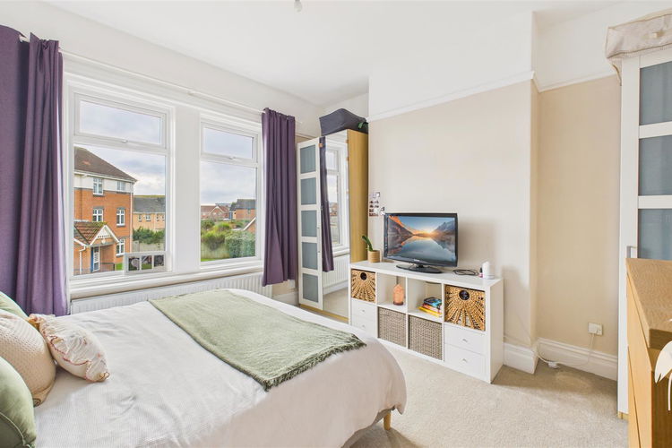 Bedroom 1 - Picture 10 of 14