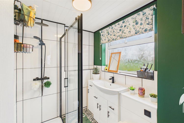 Shower Room - Picture 14 of 14