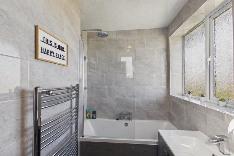 Bathroom - Picture 27 of 34