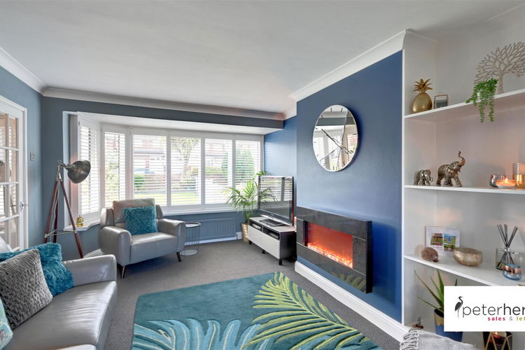 Lounge - Picture 2 of 28