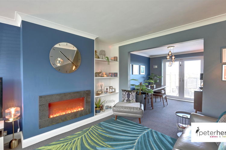 Lounge - Picture 3 of 28