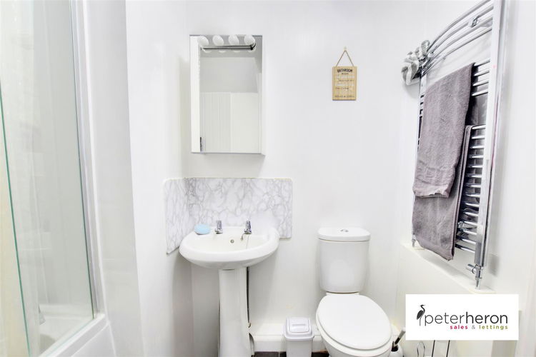 Bathroom/WC - Picture 13 of 15