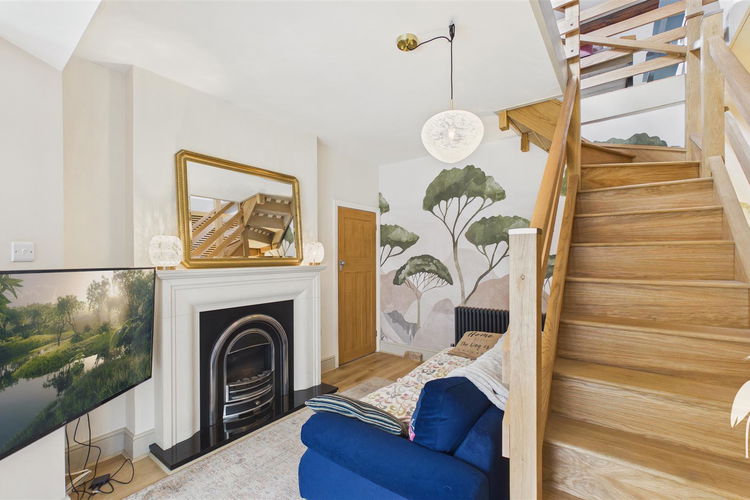 Lounge - Picture 3 of 29