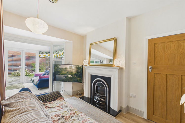 Lounge - Picture 4 of 29