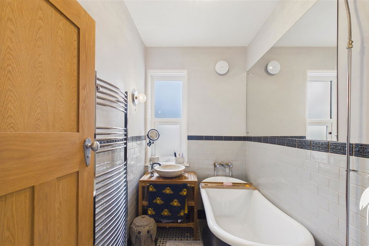 Bathroom - Picture 21 of 29