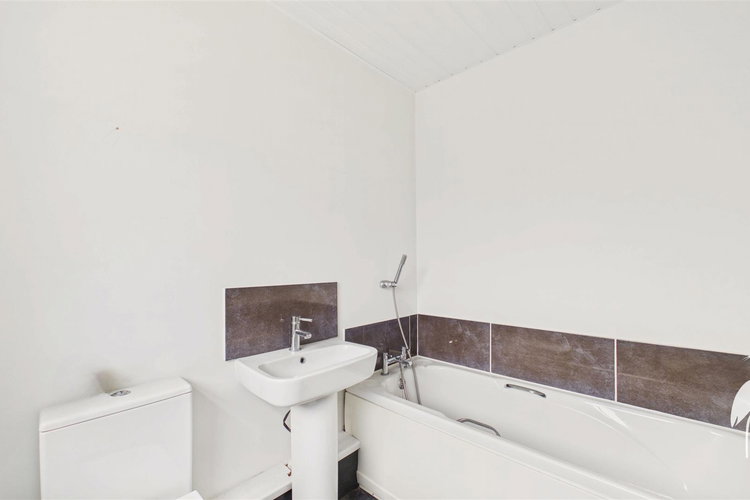 Bathroom - Picture 15 of 19