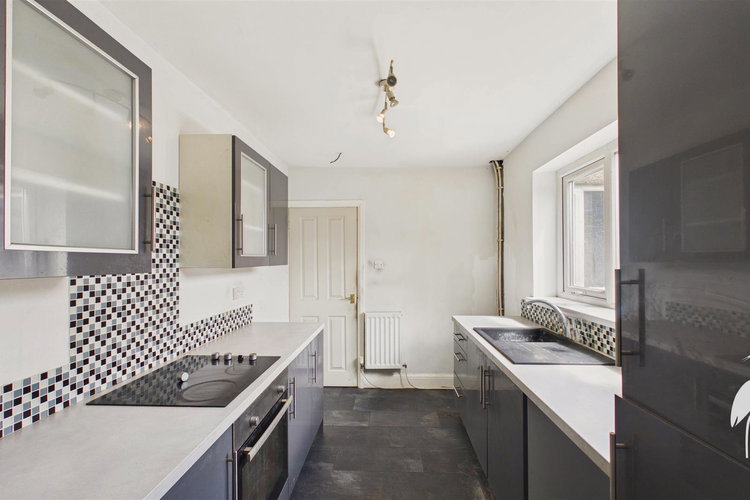 Kitchen - Picture 7 of 19