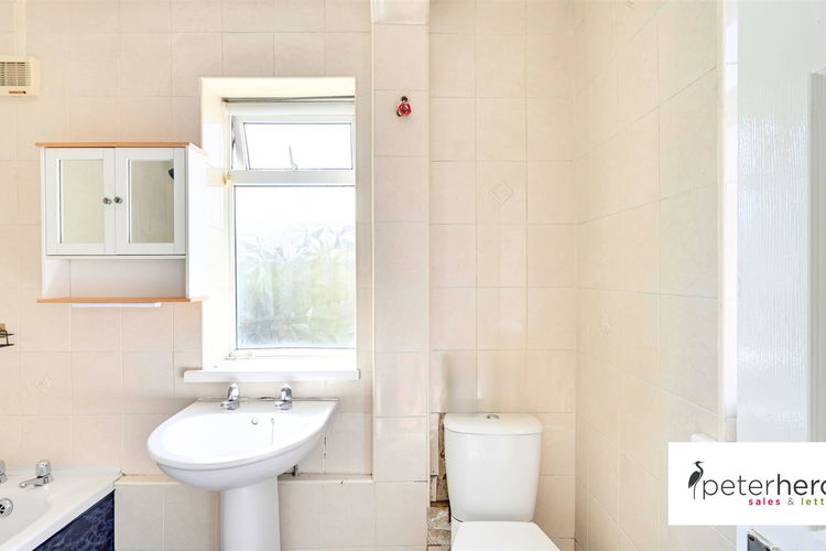 Bathroom - Picture 16 of 20