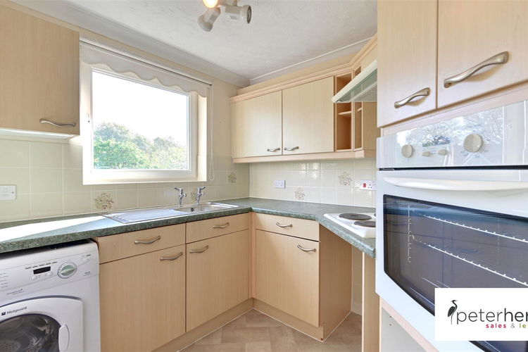 Kitchen - Picture 6 of 14