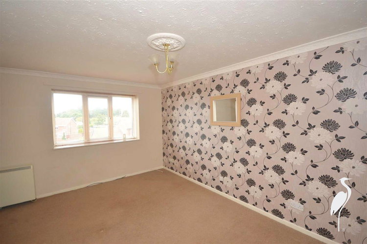 Lounge - Picture 2 of 8