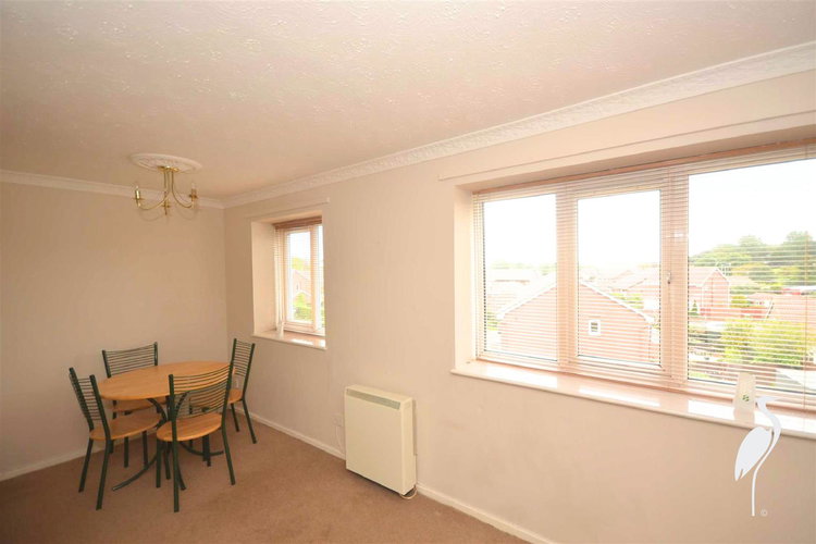 Dining Room - Picture 3 of 8