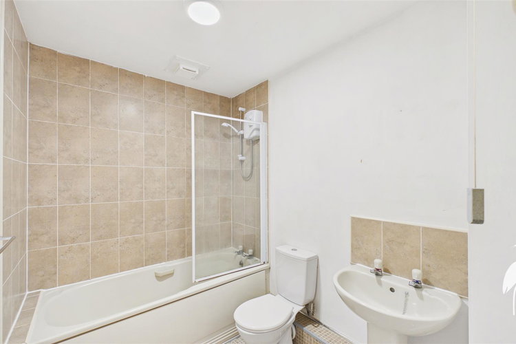 Bathroom - Picture 12 of 12