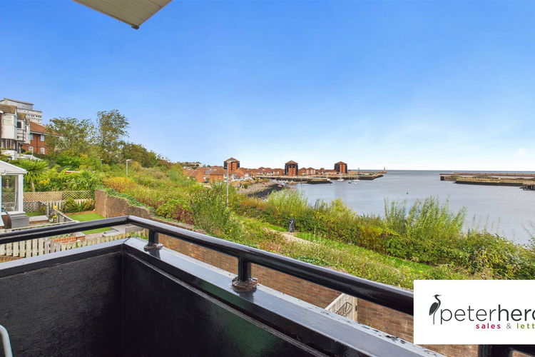 Lounge - Picture 3 of 35