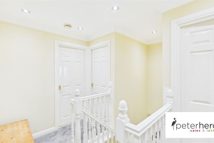 Second Floor Landing - Picture 19 of 35