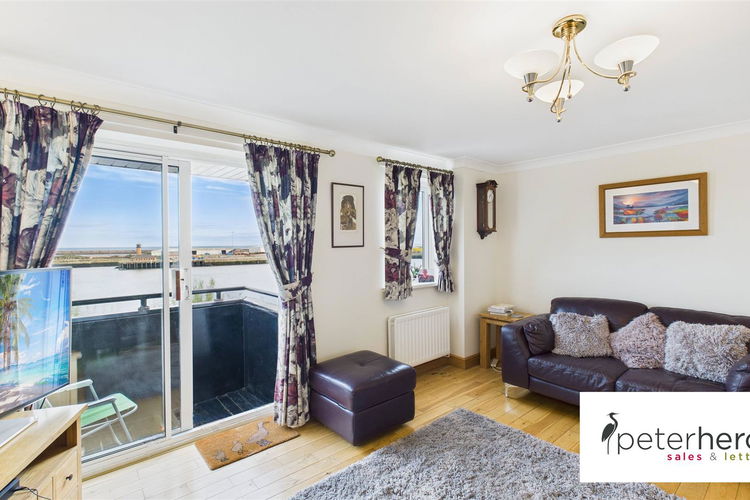 Lounge - Picture 4 of 35