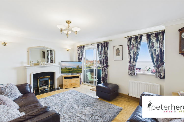 Lounge - Picture 2 of 35