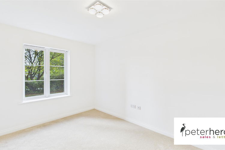 Bedroom 1 - Picture 10 of 22