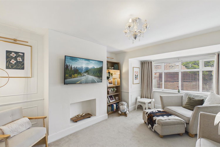 Lounge - Picture 3 of 32