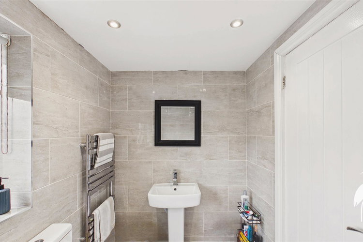 Bathroom - Picture 25 of 32