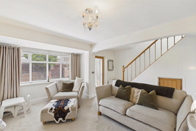 Lounge - Picture 4 of 32