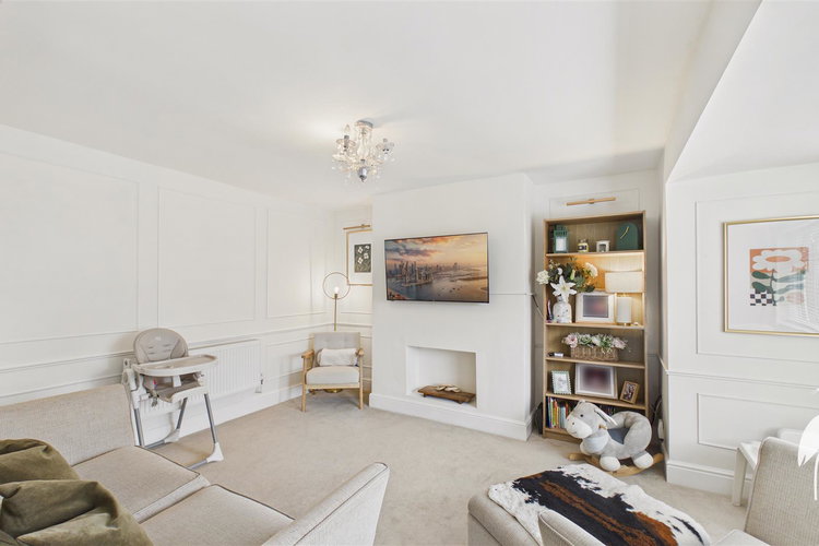 Lounge - Picture 6 of 32