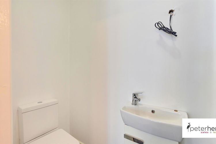 En-Suite Shower Room - Picture 13 of 24