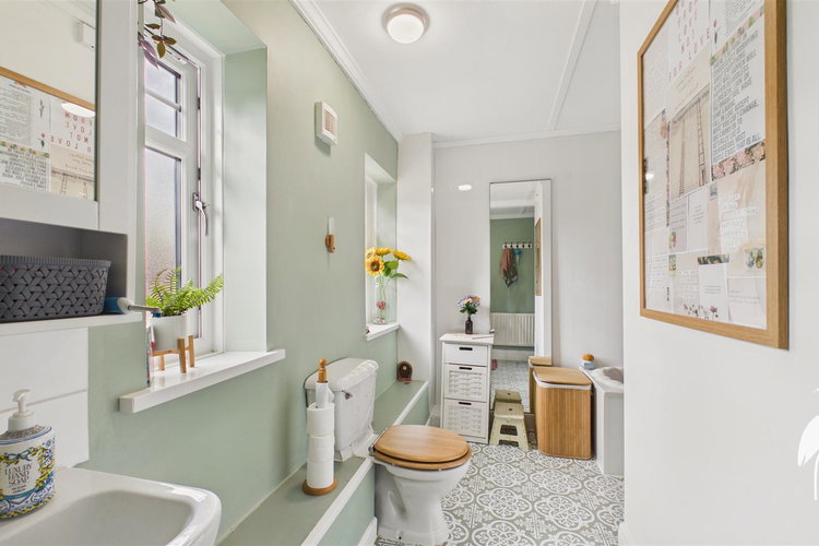 Bathroom - Picture 15 of 21