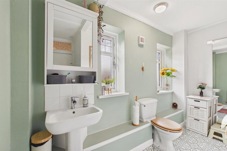 Bathroom - Picture 17 of 21