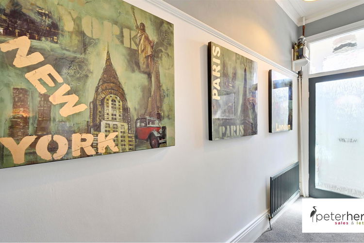 Hall - Picture 11 of 17