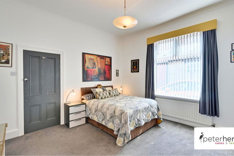 Bedroom 1 - Picture 12 of 17