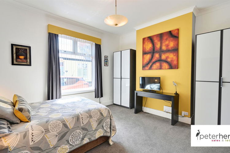 Bedroom 1 - Picture 13 of 17