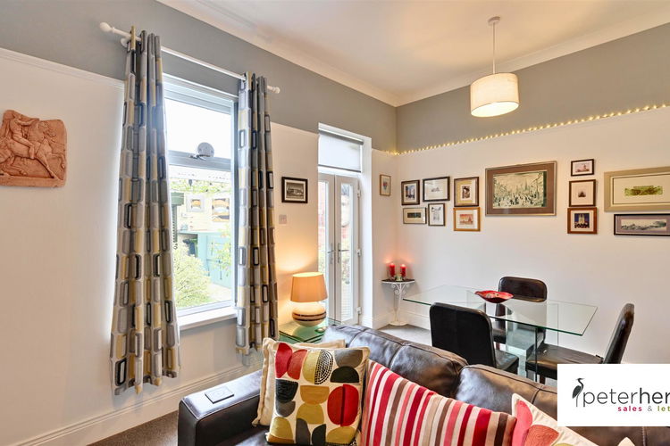 Dining Area - Picture 4 of 17