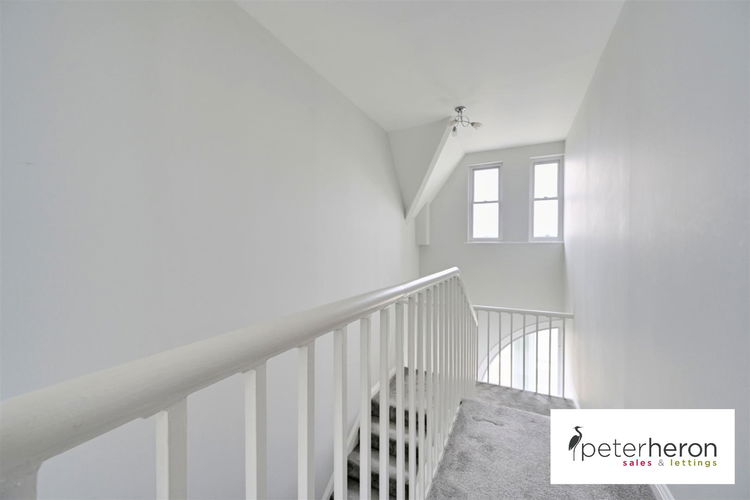 Top Floor Landing - Picture 13 of 13