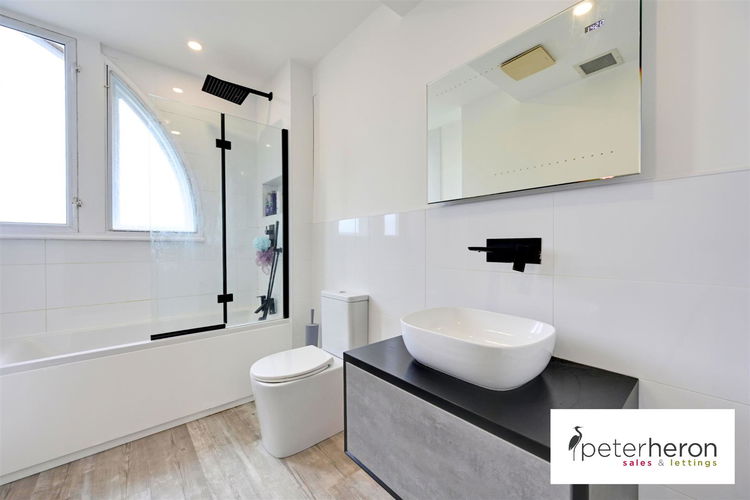 Bathroom - Picture 10 of 13