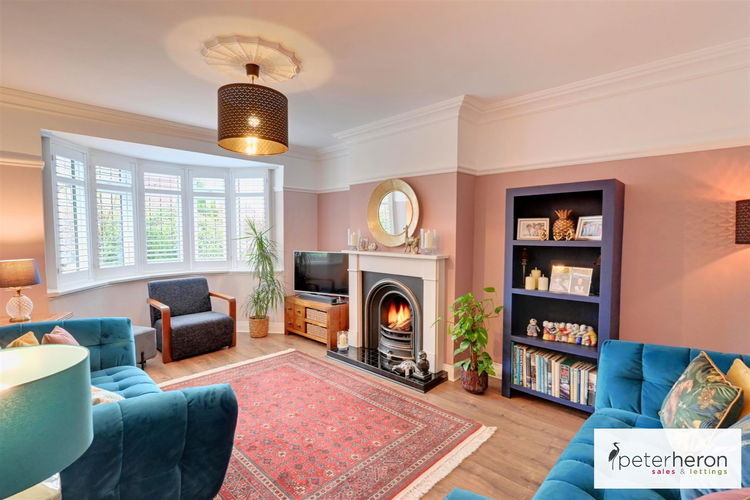 Lounge - Picture 3 of 29