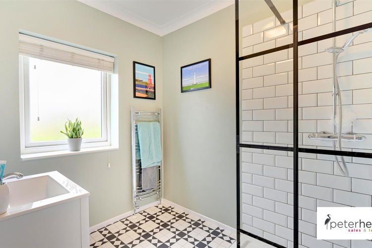 Shower Room - Picture 22 of 29