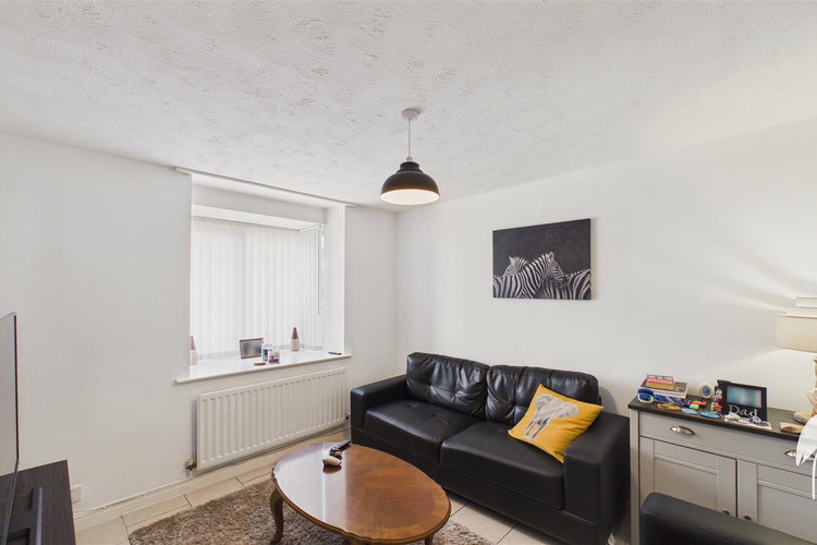 Lounge - Picture 2 of 15