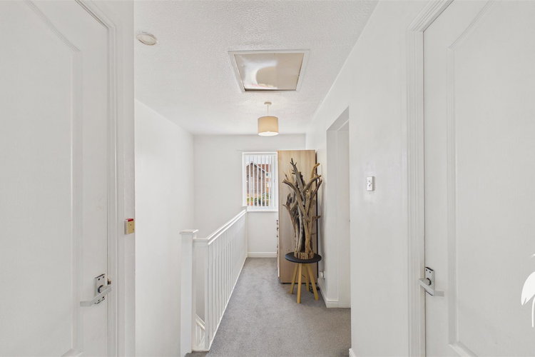 First Floor Landing - Picture 12 of 15