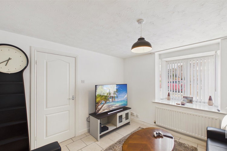 Lounge - Picture 3 of 15