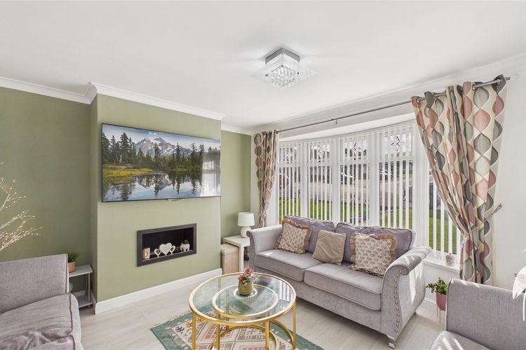 Lounge - Picture 2 of 34