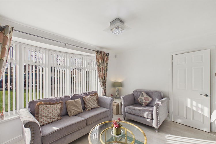 Lounge - Picture 3 of 34