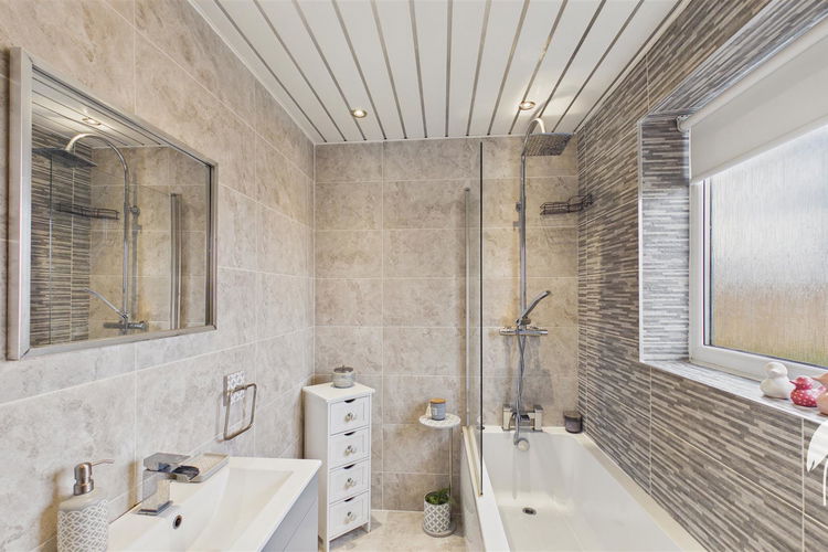 Bathroom - Picture 27 of 34