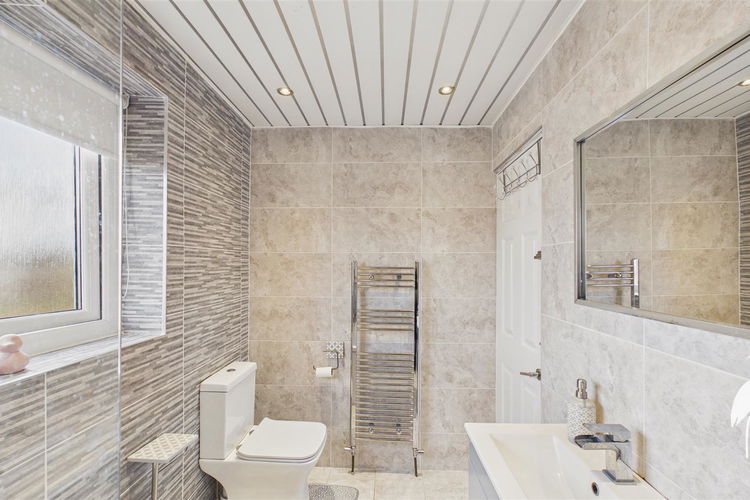 Bathroom - Picture 28 of 34