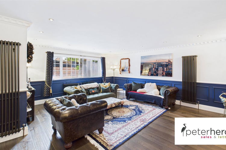 Lounge - Picture 2 of 45