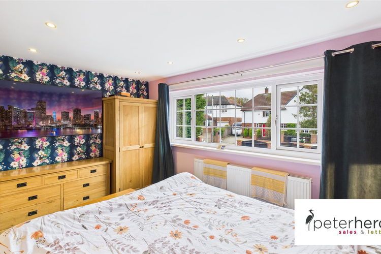 Master Bedroom - Picture 20 of 45