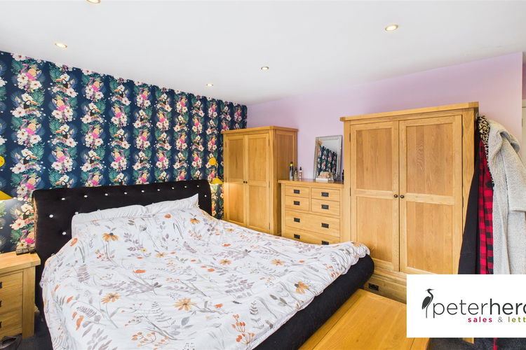 Master Bedroom - Picture 22 of 45