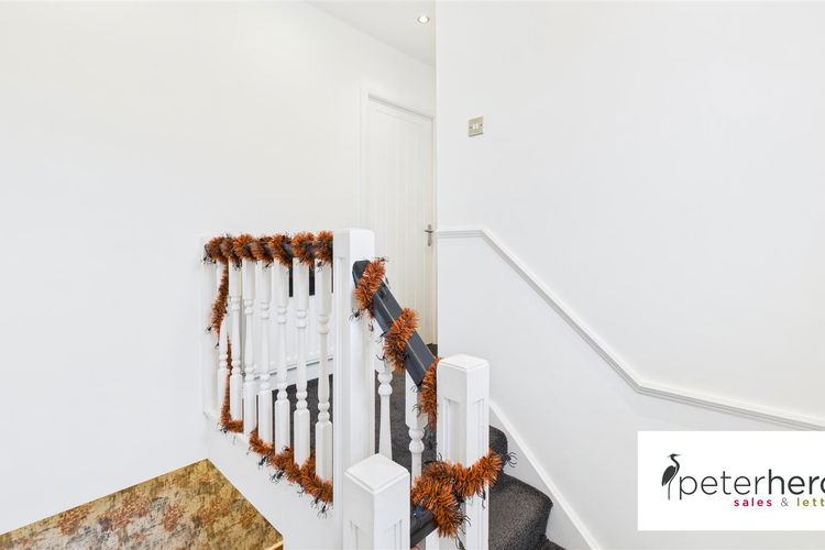 First Floor Landing - Picture 30 of 45